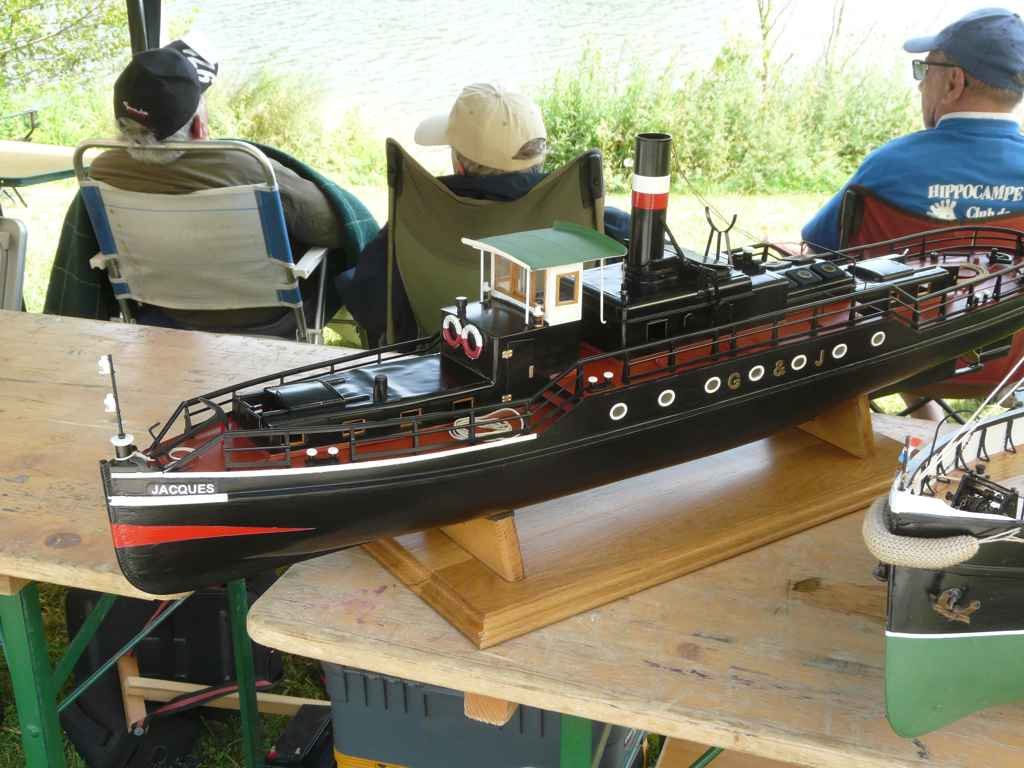 Le Jacques, un remorqueur à vapeur, de rivière.
